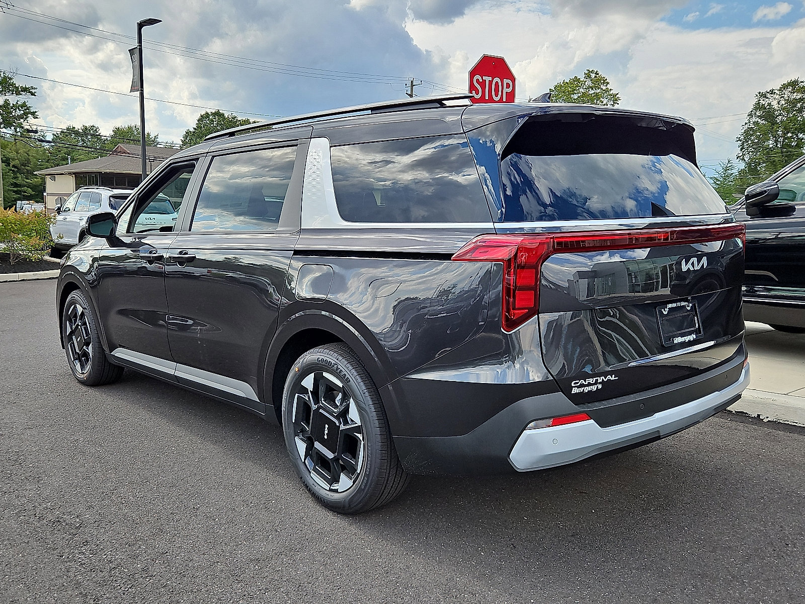 New 2026 Kia Carnival EX image 4