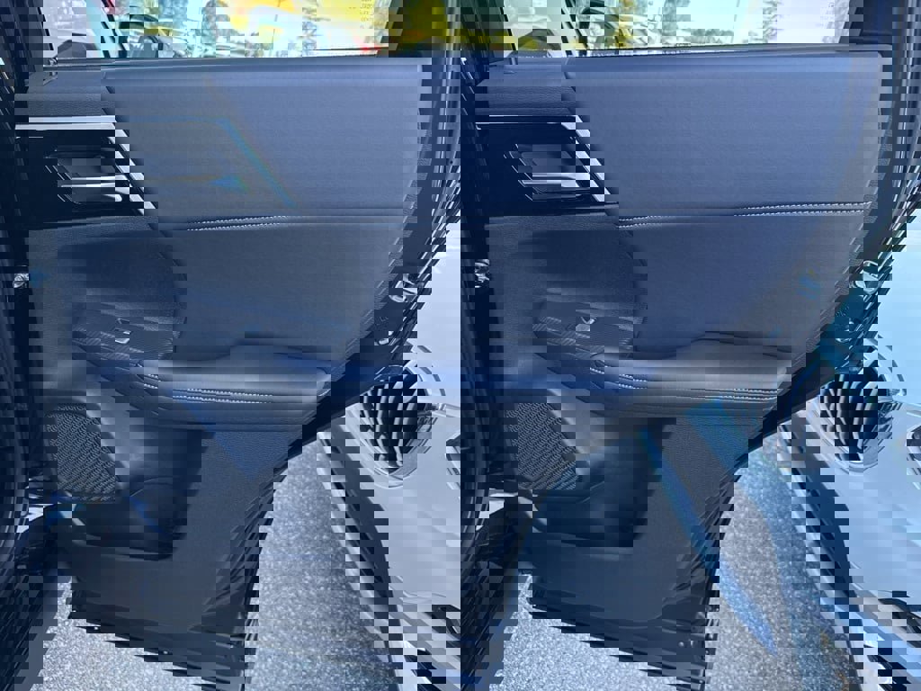 New 2025 Mitsubishi Outlander SE image 30