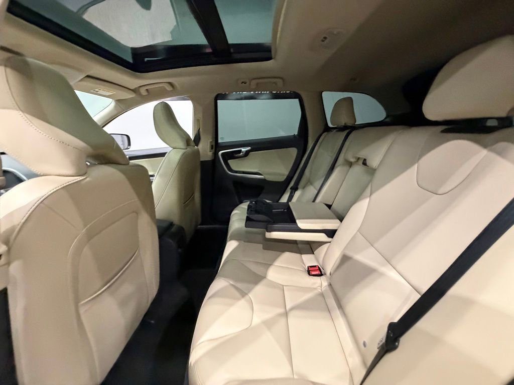 Used 2016 Volvo XC60 T6 w/ Proximity Package AWD/4WD image 21