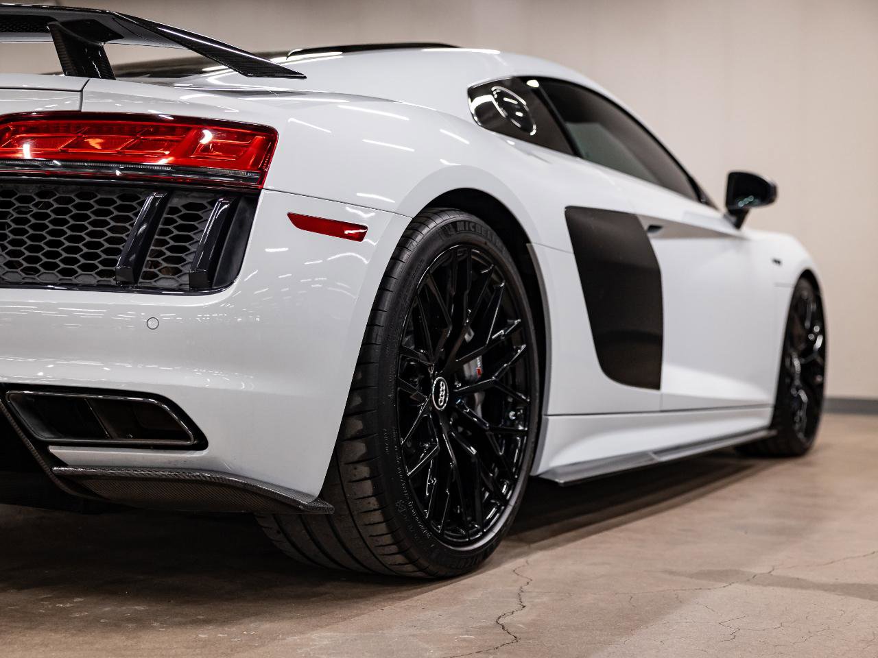 Used 2017 Audi R8 V10 plus image 35