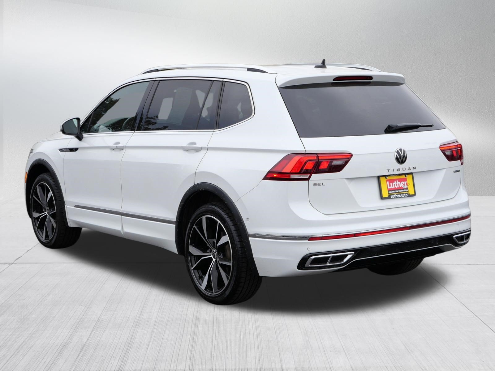 Used 2024 Volkswagen Tiguan SEL R-Line AWD/4WD image 5