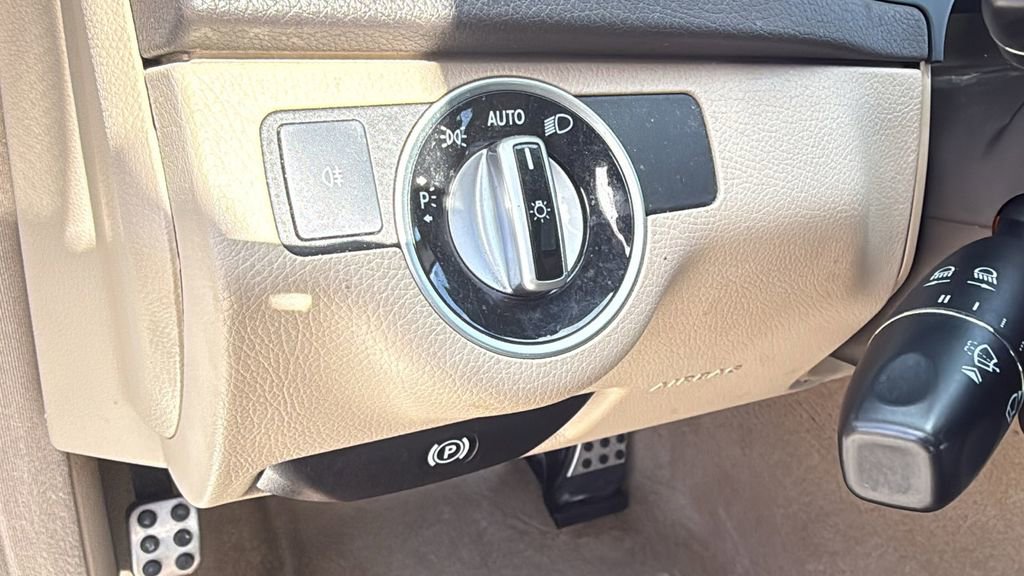 Used 2012 Mercedes-Benz C 250 Sedan image 39