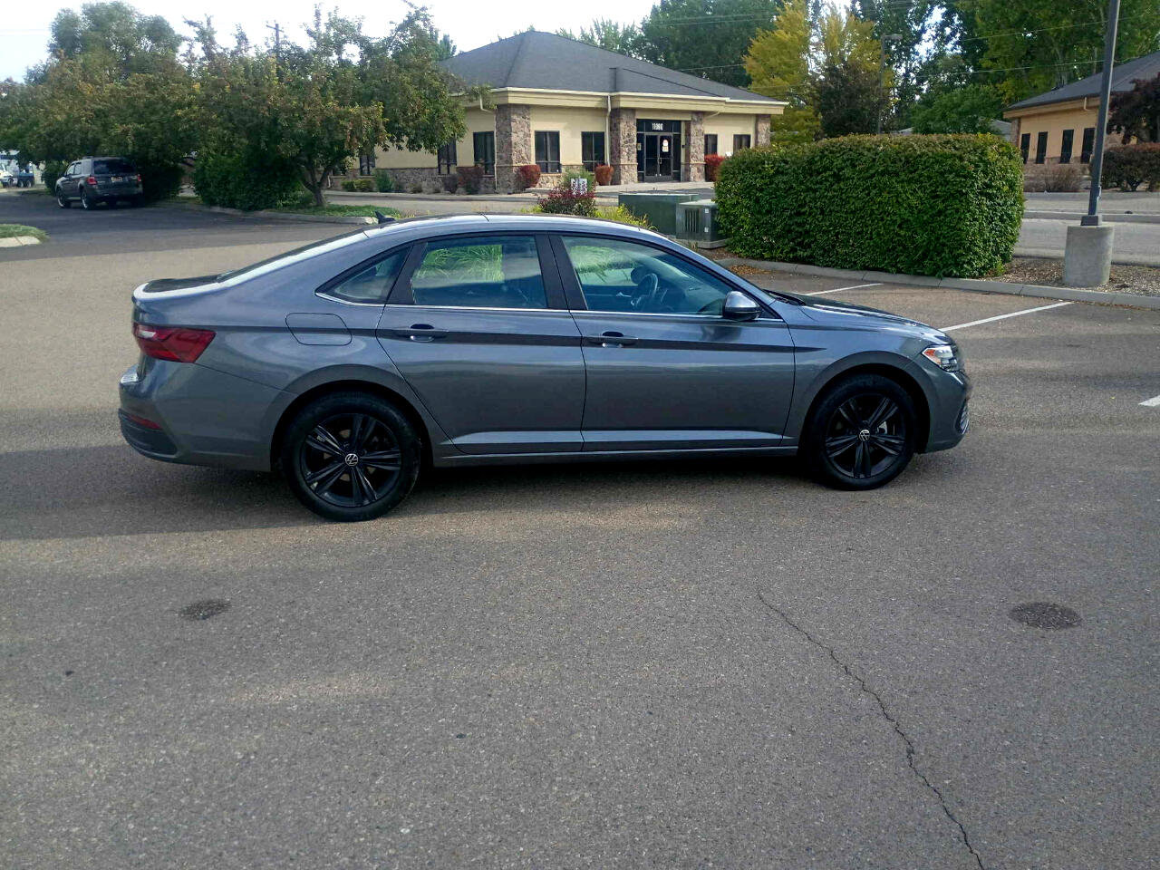 Used 2023 Volkswagen Jetta SE w/ Panoramic Sunroof Package image 6