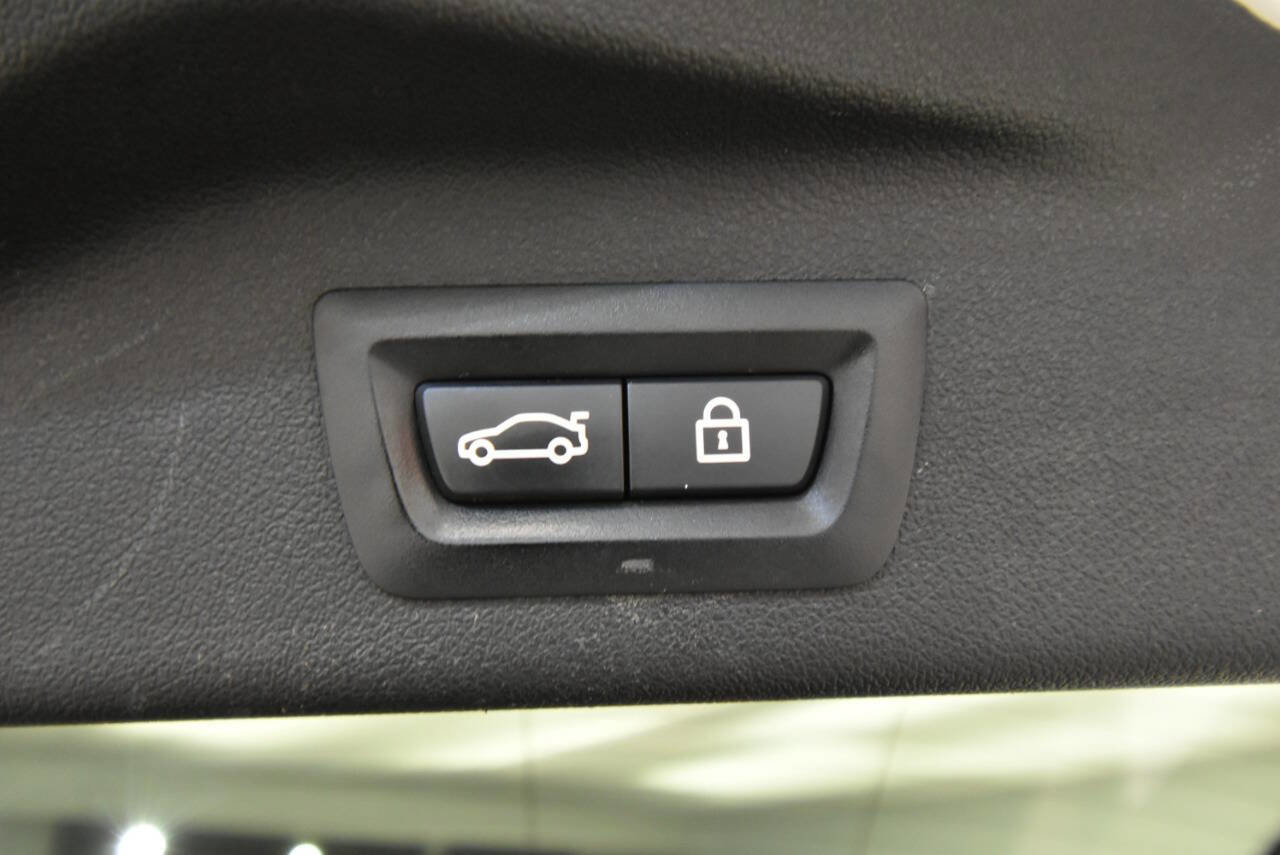 Used 2019 BMW X7 xDrive40i w/ Parking Assistance Package image 36