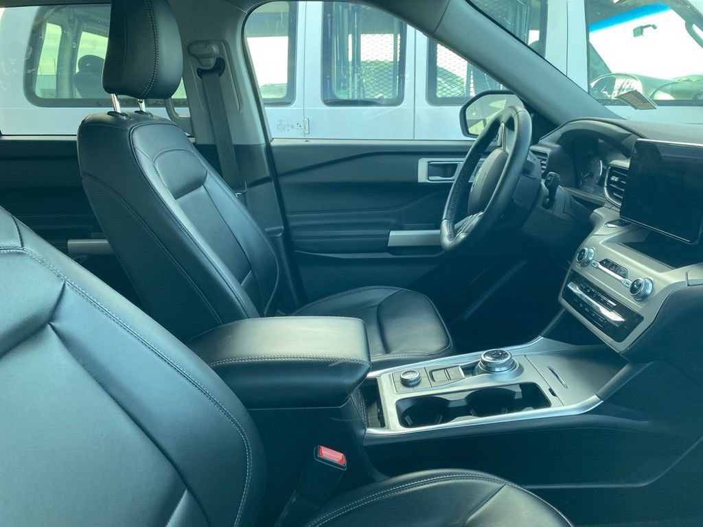 Used 2023 Ford Explorer XLT w/ Equipment Group 202A AWD/4WD image 6