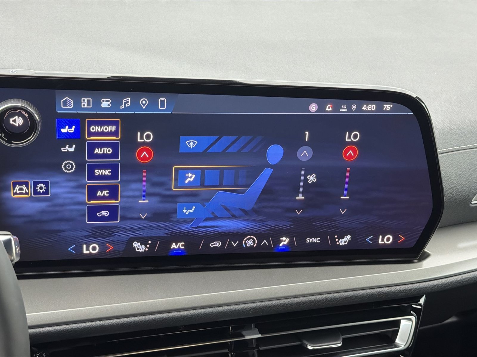 New 2027 Chevrolet Traverse LT w/ Driver Confidence Package FWD image 21