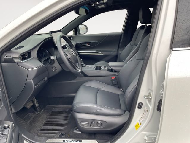 Used 2024 Toyota Venza Nightshade image 9