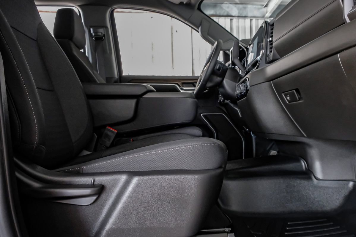 Used 2024 Chevrolet Silverado 1500 LT w/ Z71 Off-Road Package image 32