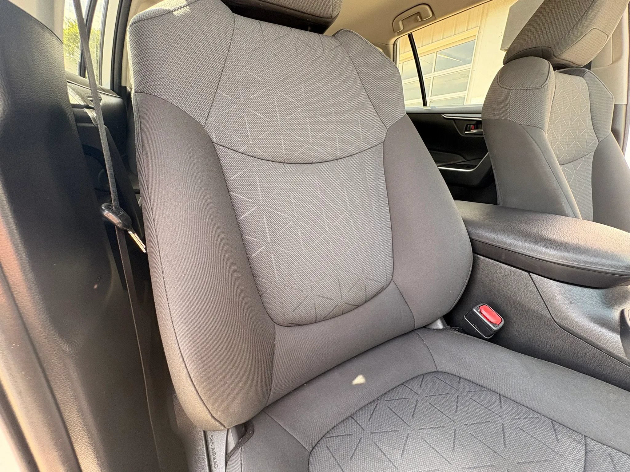 Used 2021 Toyota RAV4 XLE AWD/4WD image 22