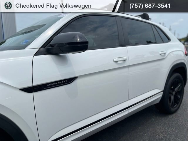 Used 2023 Volkswagen Atlas Cross Sport SEL R-Line AWD/4WD image 3