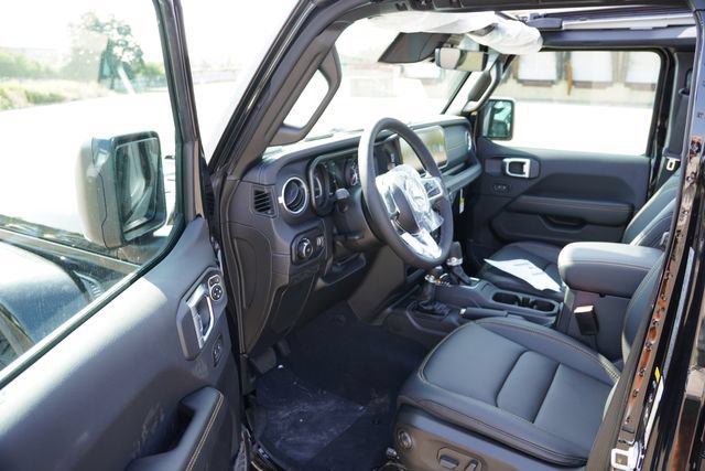 New 2026 Jeep Wrangler Unlimited Sahara AWD/4WD image 12