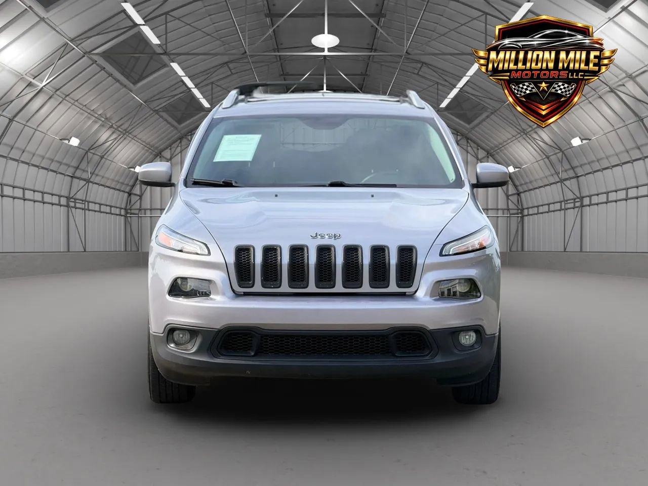 Used 2017 Jeep Cherokee Latitude FWD image 5