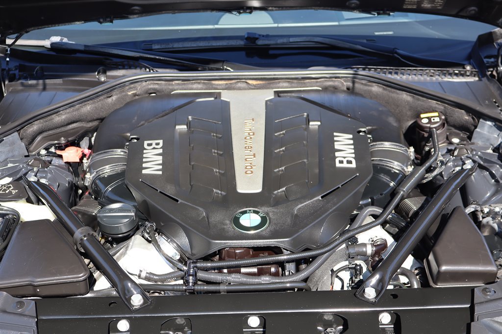Used 2015 BMW 750Li RWD image 47