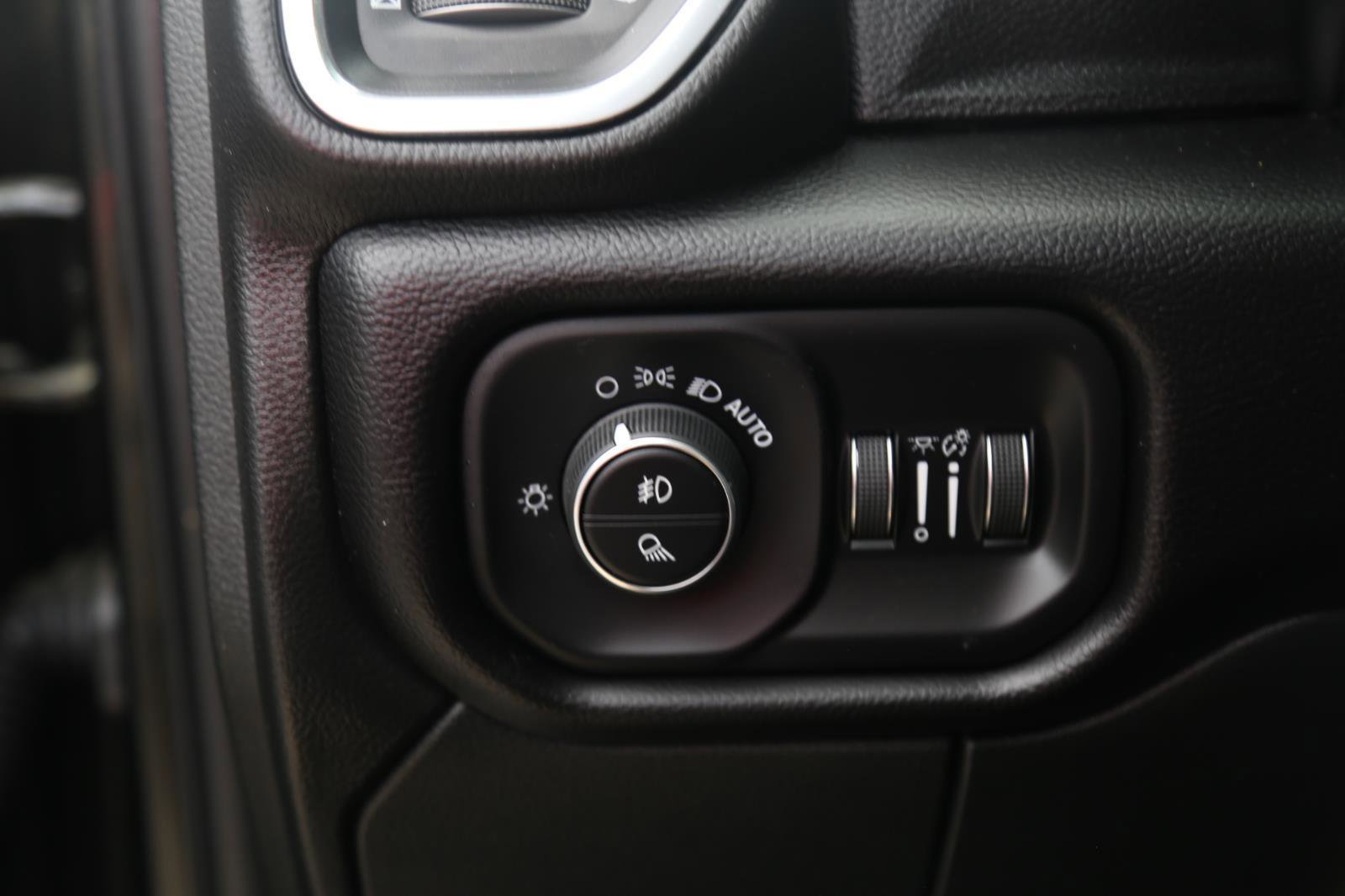 Used 2025 RAM 2500 Laramie AWD/4WD image 7
