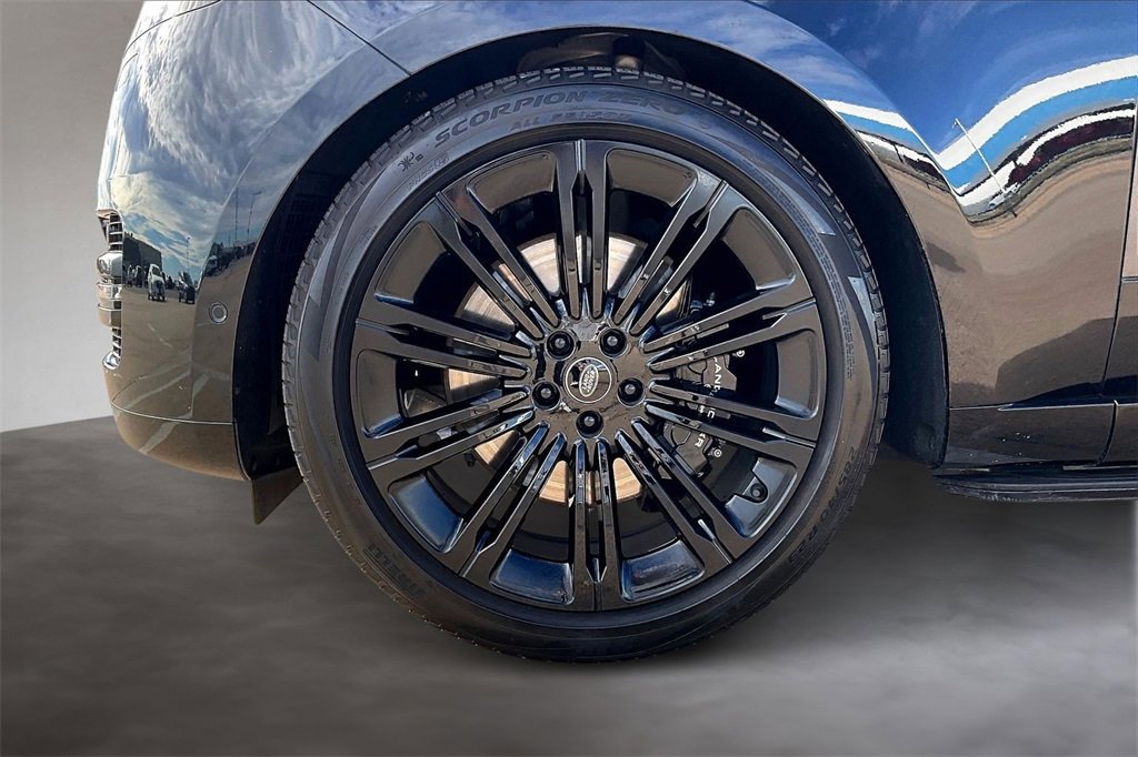 Used 2023 Land Rover Range Rover First Edition image 8