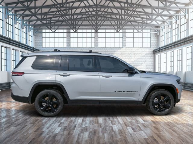 Used 2023 Jeep Grand Cherokee L Laredo image 3