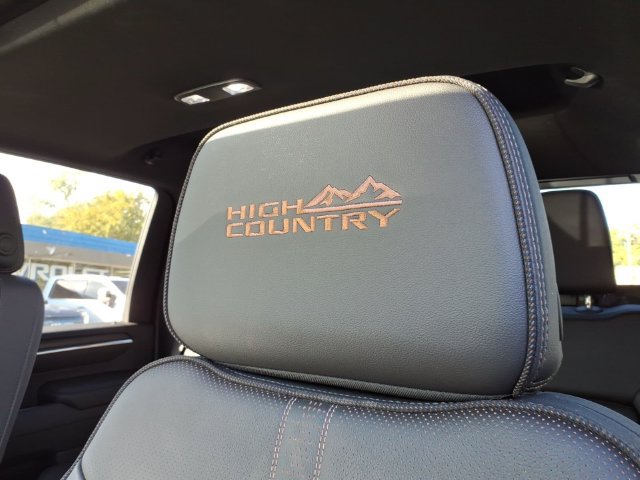 Used 2026 Chevrolet Silverado 2500 High Country w/ High Country Premium Package AWD/4WD image 9