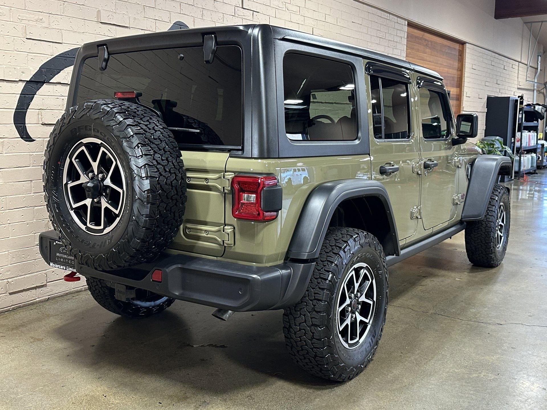 Used 2025 Jeep Wrangler Unlimited Rubicon w/ Safety Group image 4