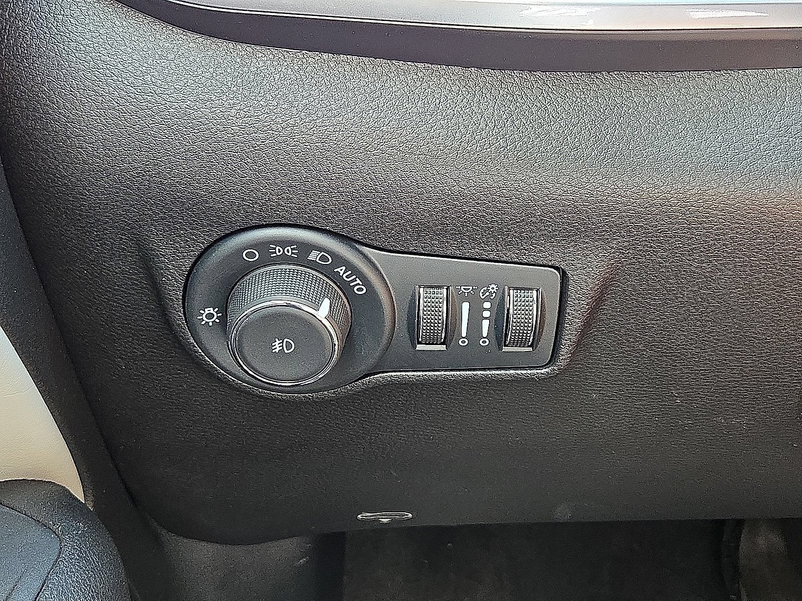 Used 2025 Jeep Compass Limited AWD/4WD image 24
