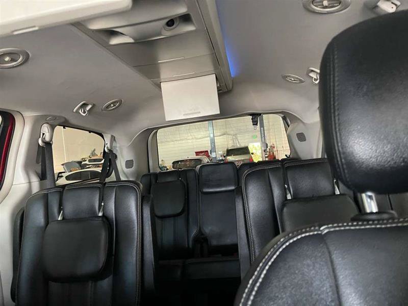Used 2015 Chrysler Town & Country Touring-L w/ Driver Convenience Group FWD image 92