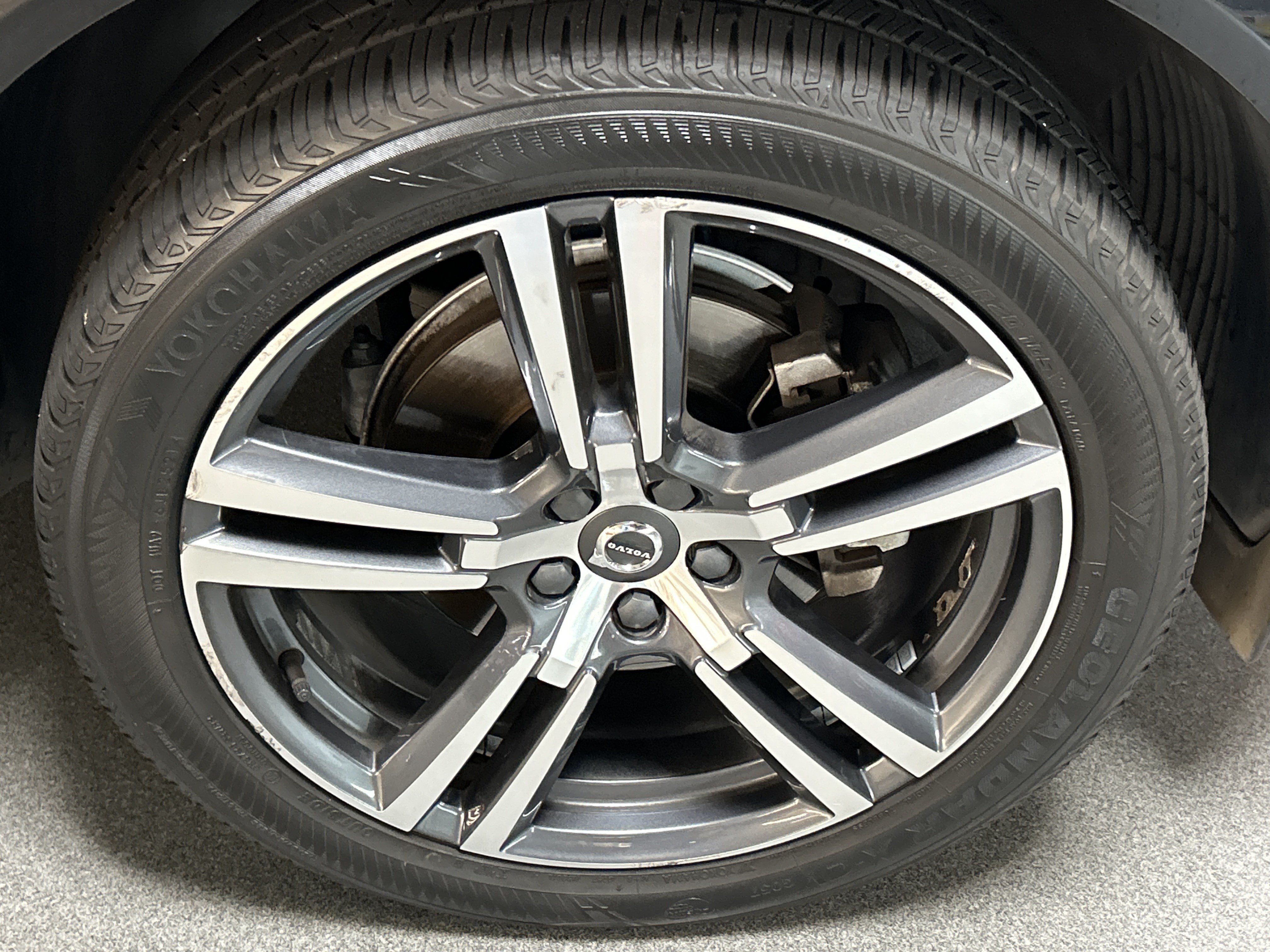 Used 2019 Volvo XC60 T5 Momentum w/ Multimedia Package FWD image 13
