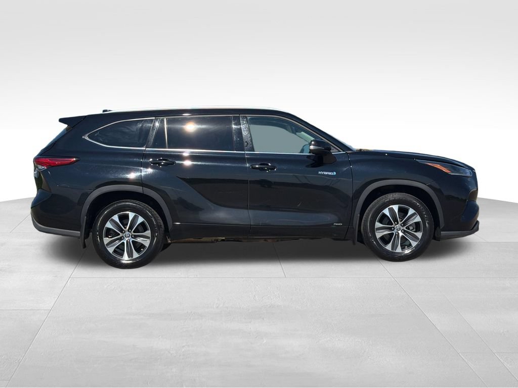 Used 2021 Toyota Highlander XLE AWD/4WD image 20