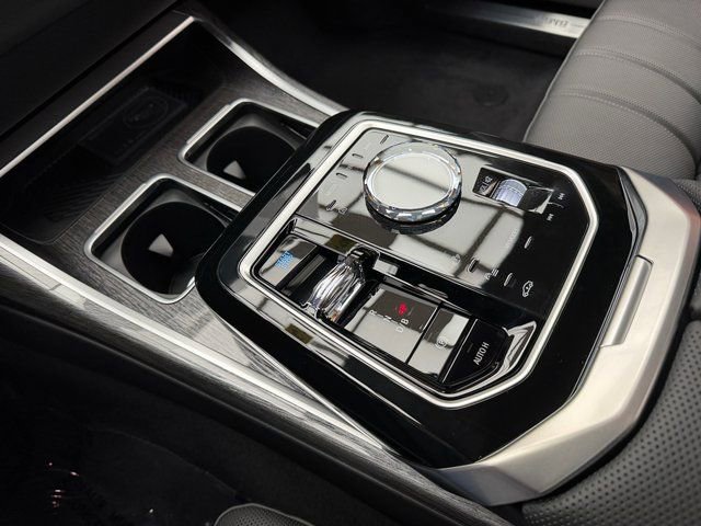 Used 2025 BMW i7 eDrive50 w/ Premium Package image 19
