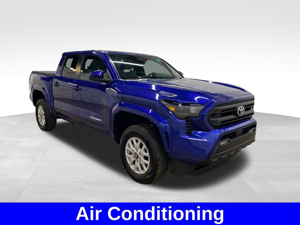 Used 2025 Toyota Tacoma SR5 AWD/4WD image 5