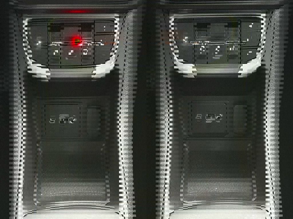 Used 2023 GMC Terrain SLE image 23