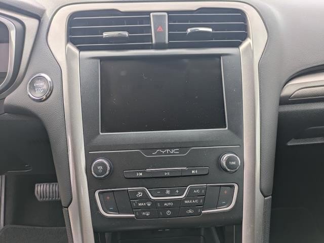 Used 2019 Ford Fusion SE FWD image 9