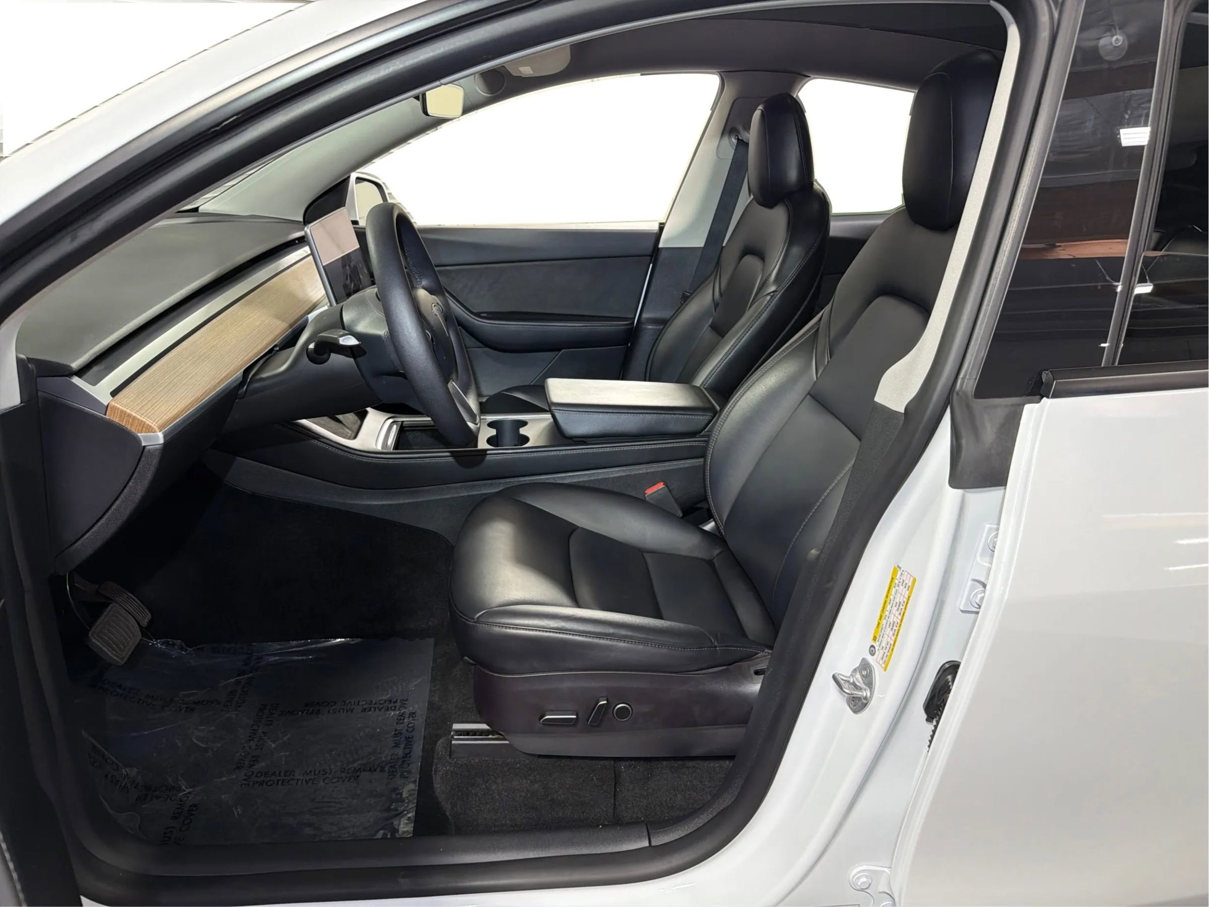 Used 2022 Tesla Model Y Long Range image 9