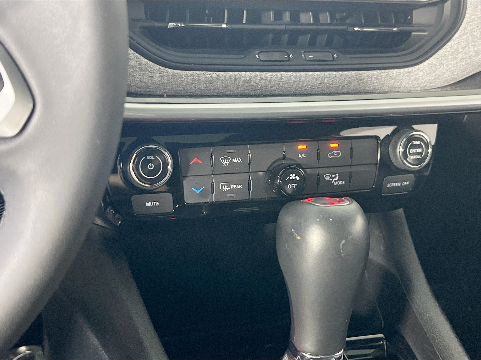 Used 2023 Jeep Compass Latitude w/ Sun and Sound Group AWD/4WD image 15