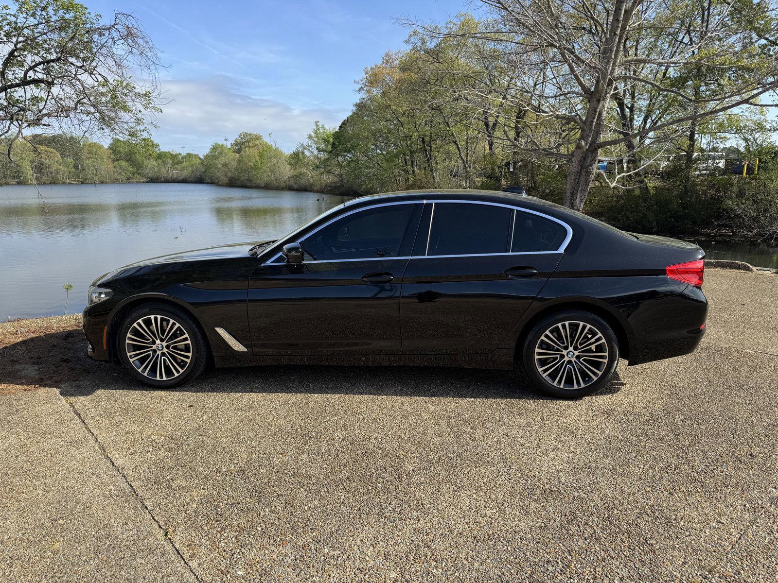 Used 2019 BMW 530i xDrive w/ Convenience Package AWD/4WD image 10