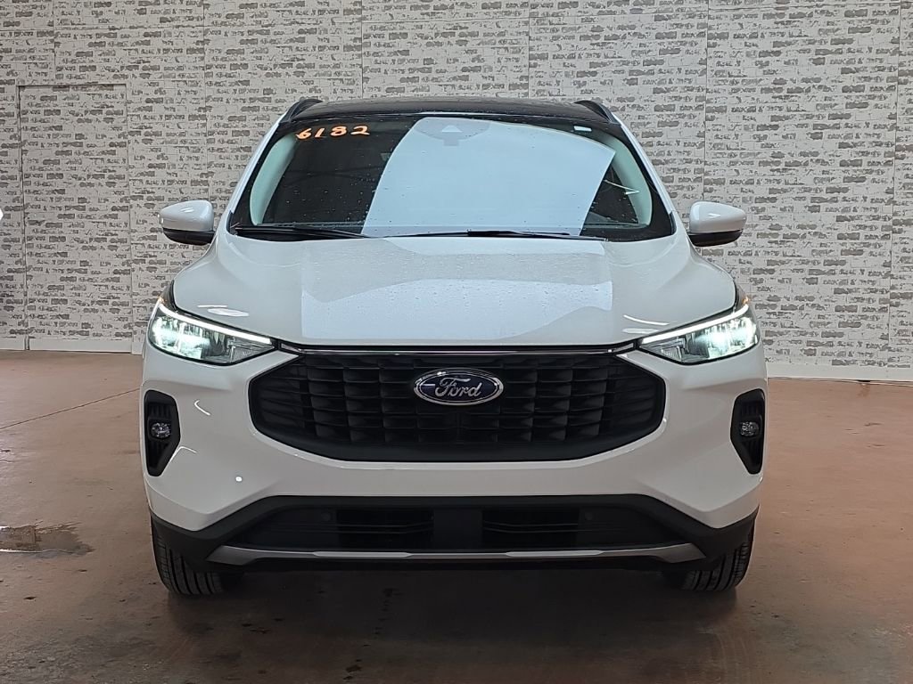 New 2026 Ford Escape SE w/ Class II Trailer Tow Package image 2