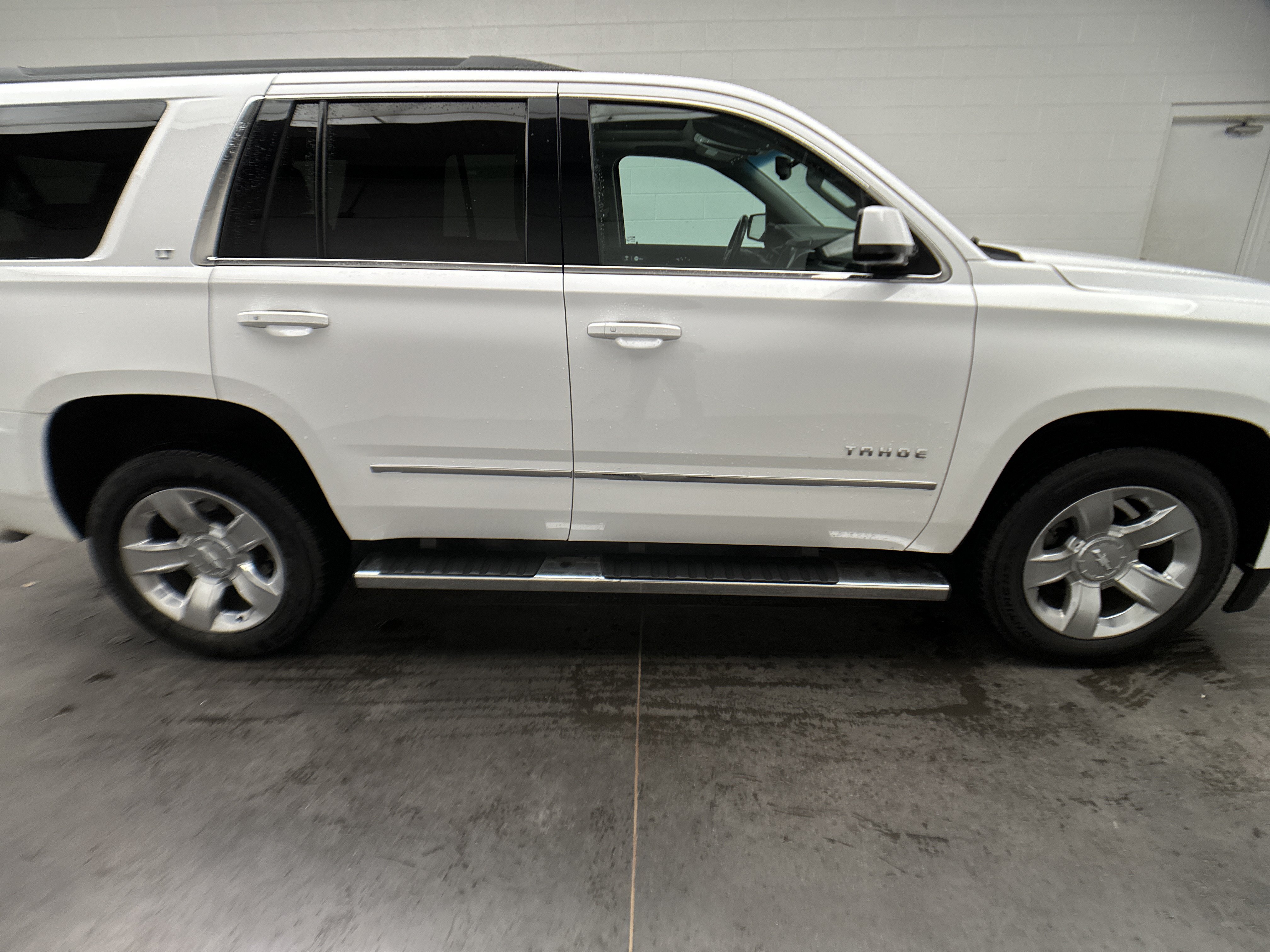 Used 2018 Chevrolet Tahoe LT w/ LT Signature Package AWD/4WD image 11