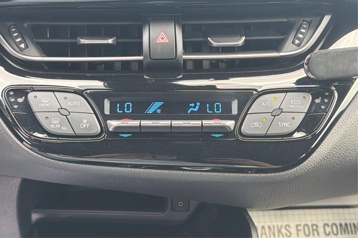 Used 2019 Toyota C-HR Limited FWD image 31