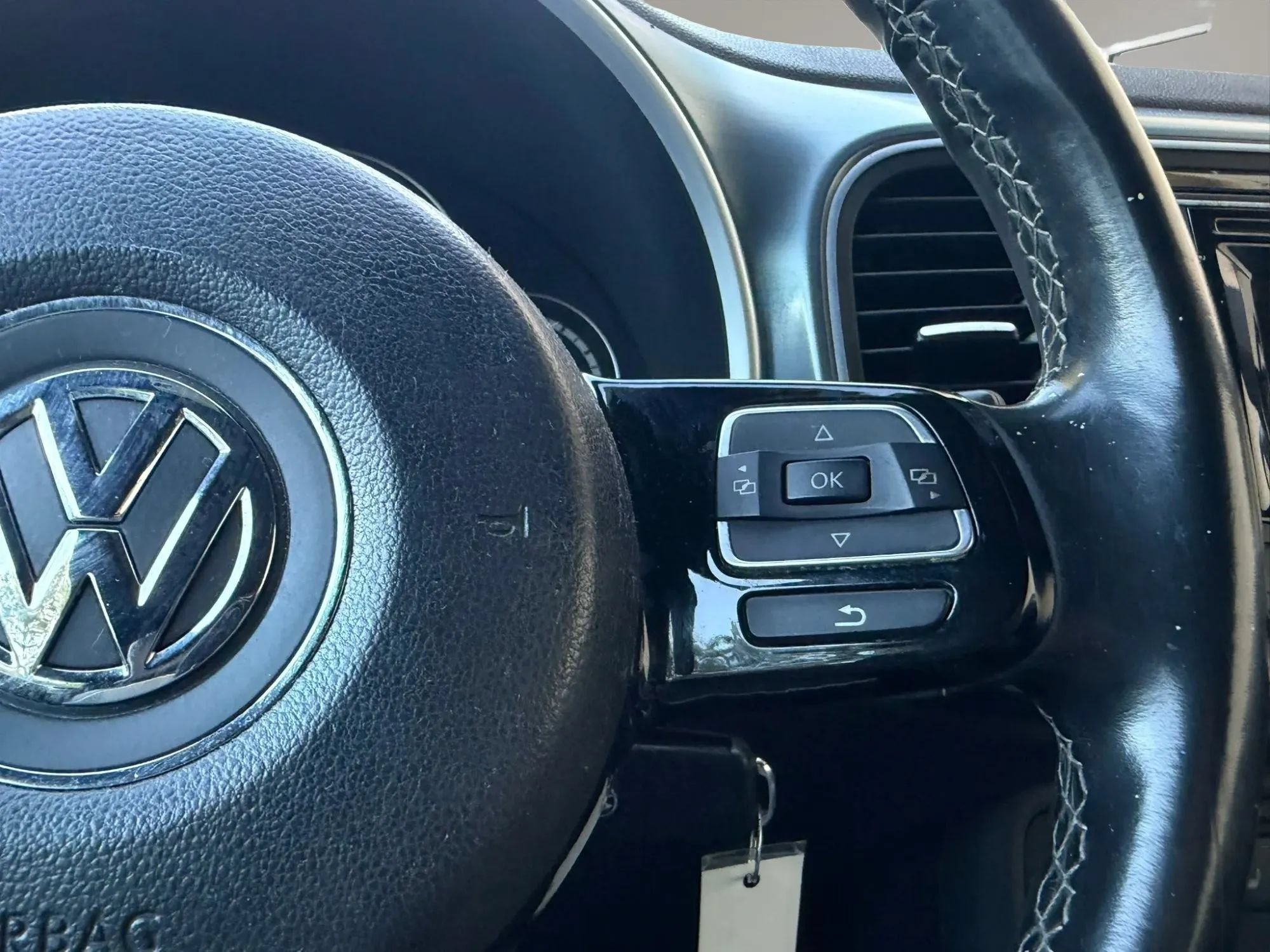 Used 2016 Volkswagen Beetle 1.8T Denim FWD image 23