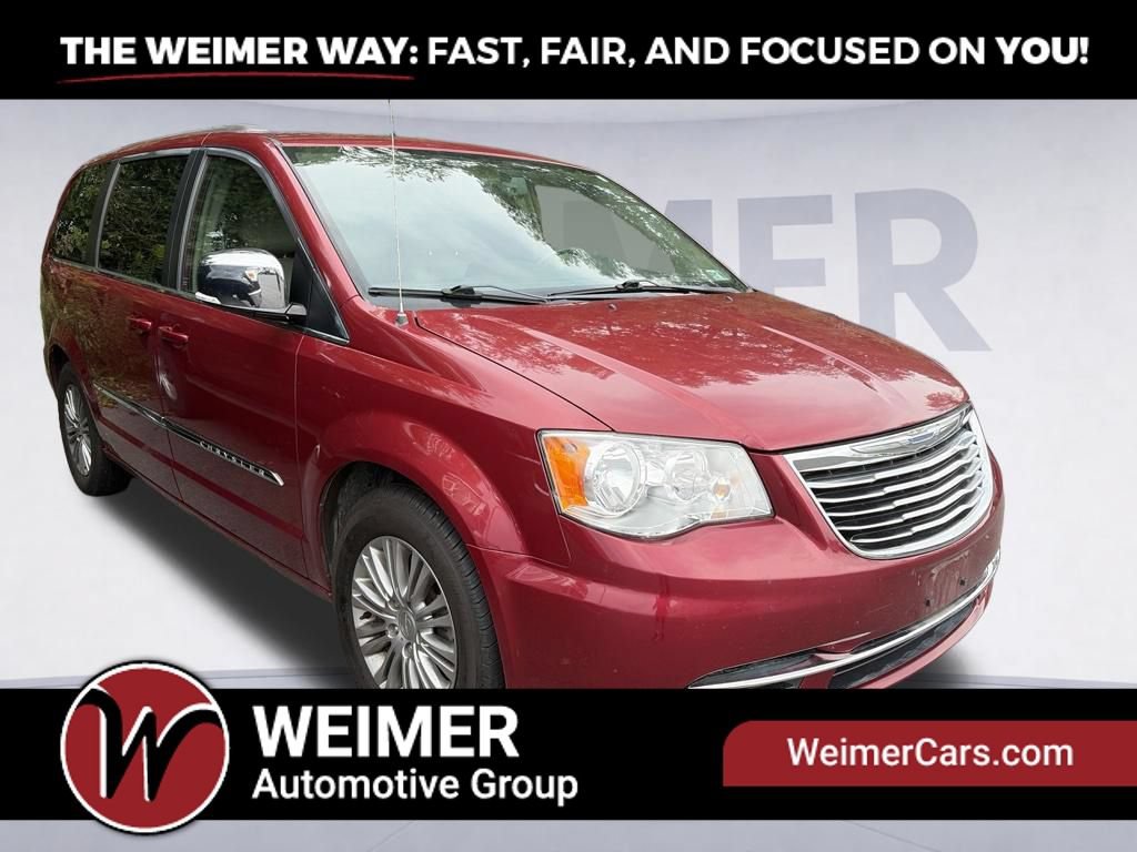 Used 2016 Chrysler Town & Country Touring-L FWD image 3