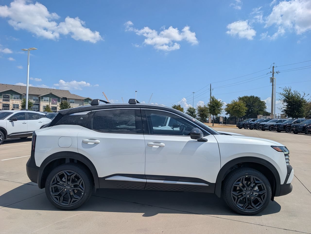 New 2027 Nissan Kicks SR FWD image 3