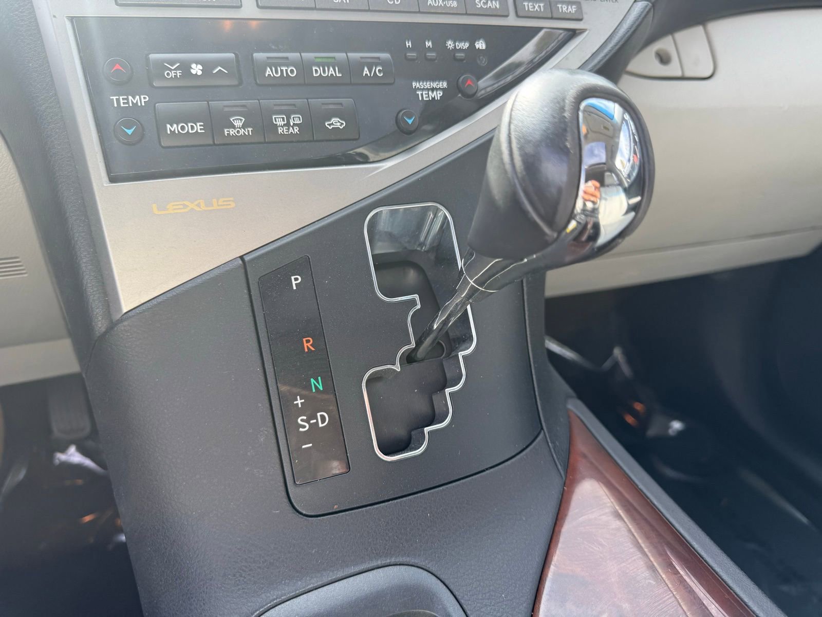 Used 2012 Lexus RX 450h AWD w/ Premium Pkg image 19