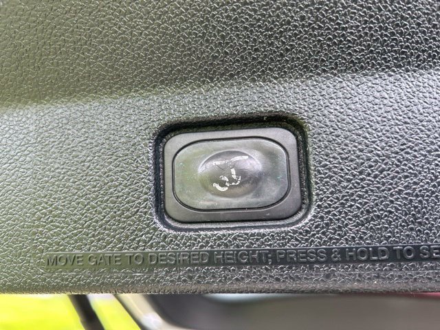 Used 2018 Ford Explorer XLT w/ Equipment Group 201A FWD image 45