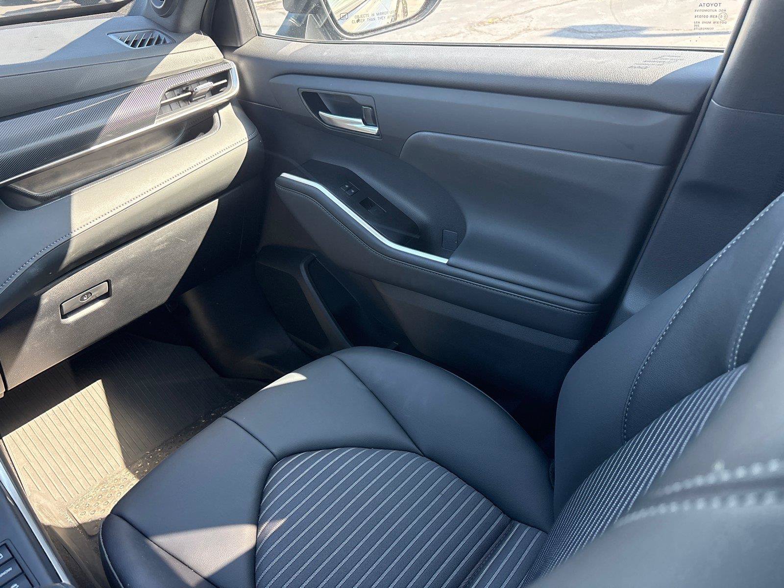 Used 2026 Toyota Highlander XSE AWD/4WD image 18