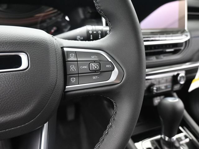 New 2025 Jeep Compass Latitude w/ Sun & Sound Group AWD/4WD image 32