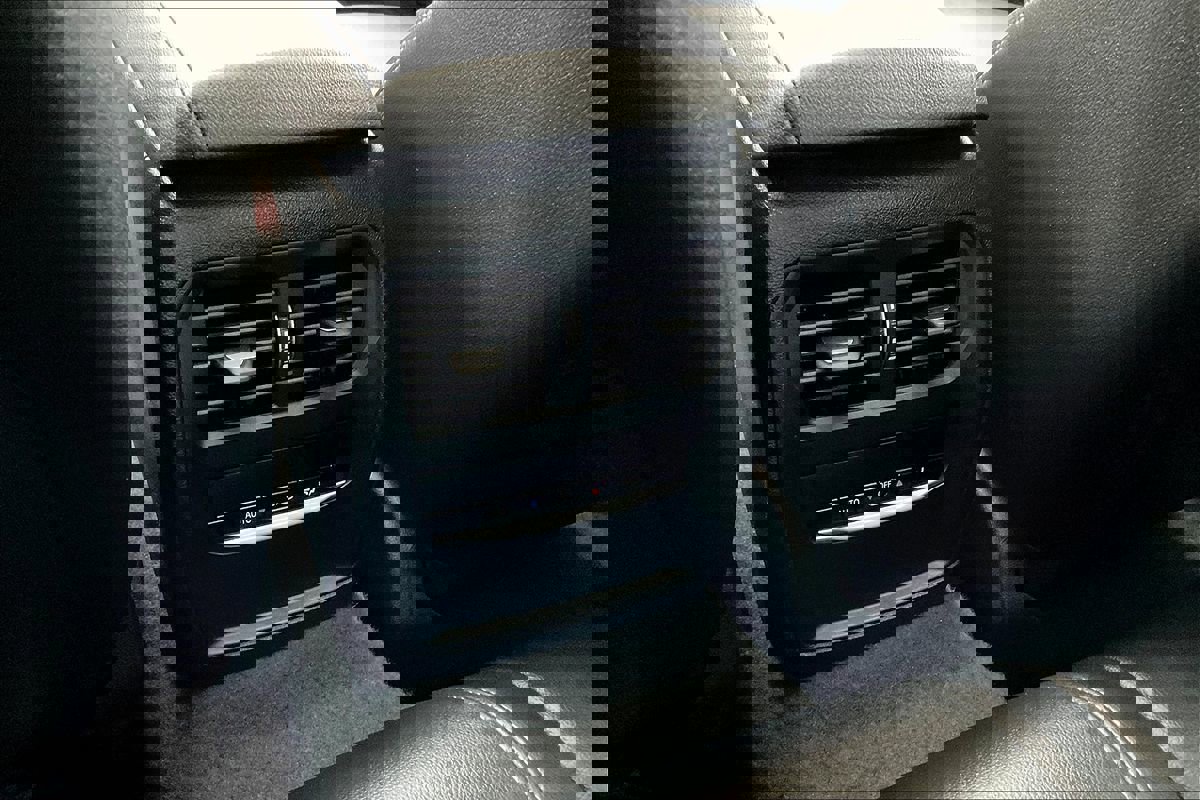 Used 2023 BMW 230i Coupe w/ Convenience Package image 32