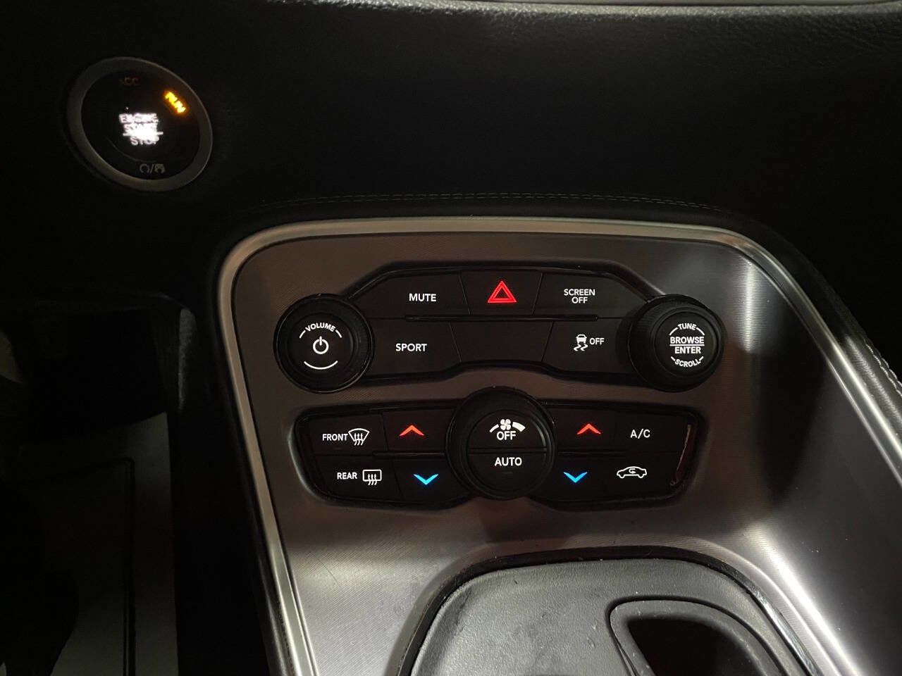 Used 2019 Dodge Challenger SXT image 34