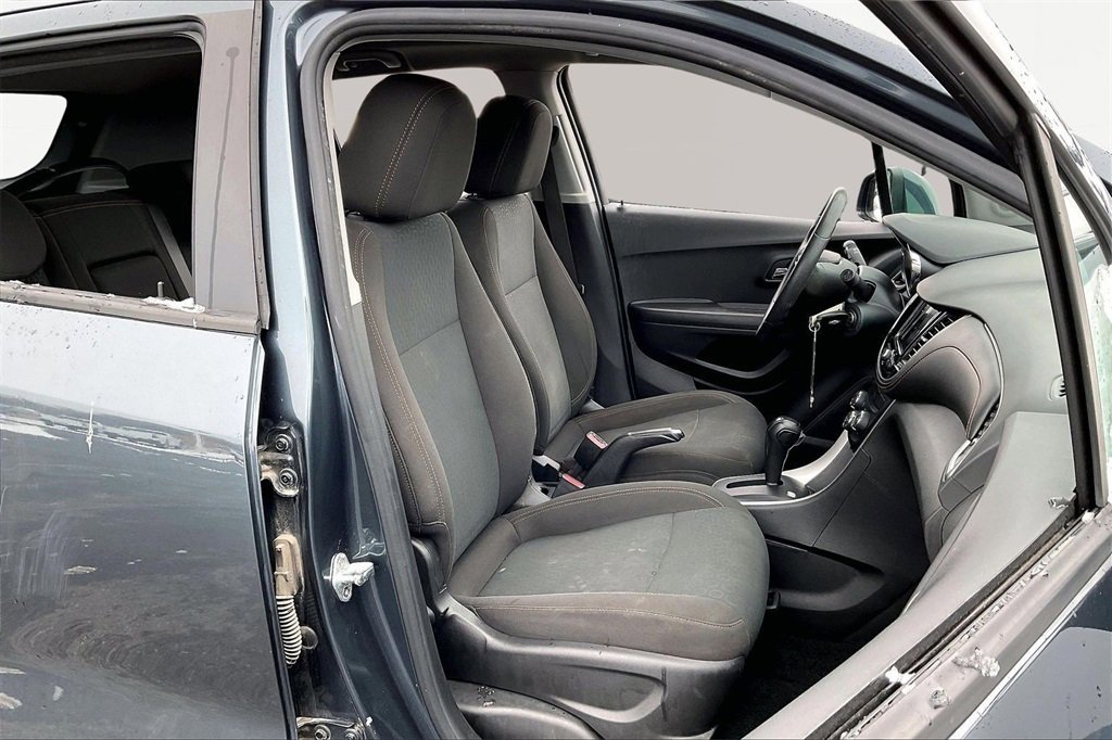 Used 2021 Chevrolet Trax LS w/ Tint and Cruise Package image 30