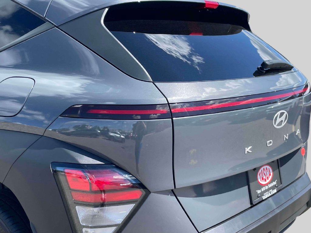 Certified 2025 Hyundai Kona SEL AWD/4WD image 11