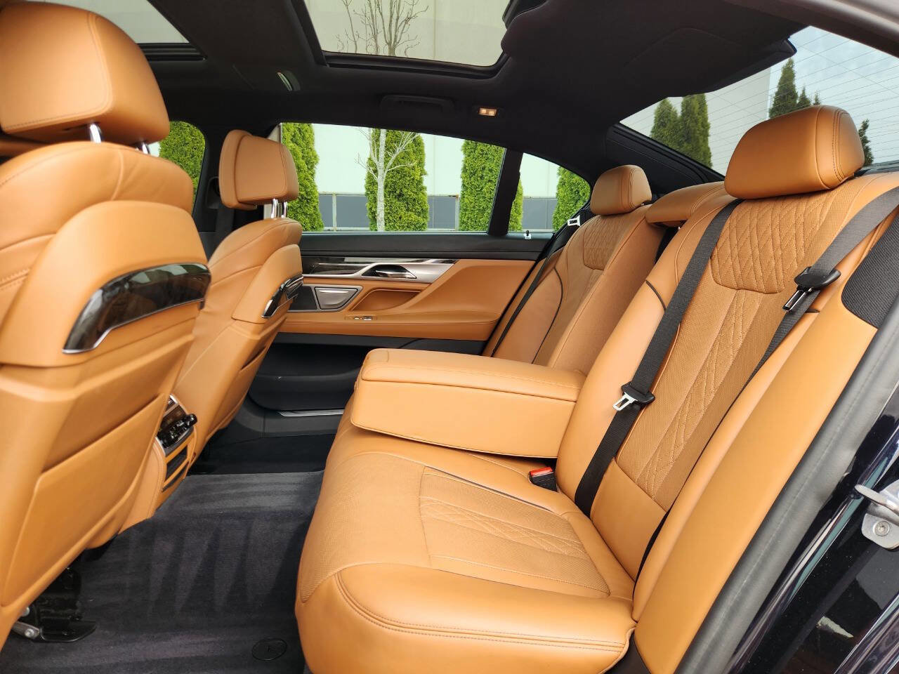 Used 2017 BMW 750i xDrive image 10