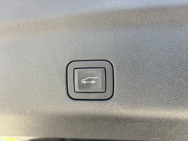 Used 2025 GMC Yukon AT4 Ultimate w/ LPO, Floor Liner Package AWD/4WD image 9