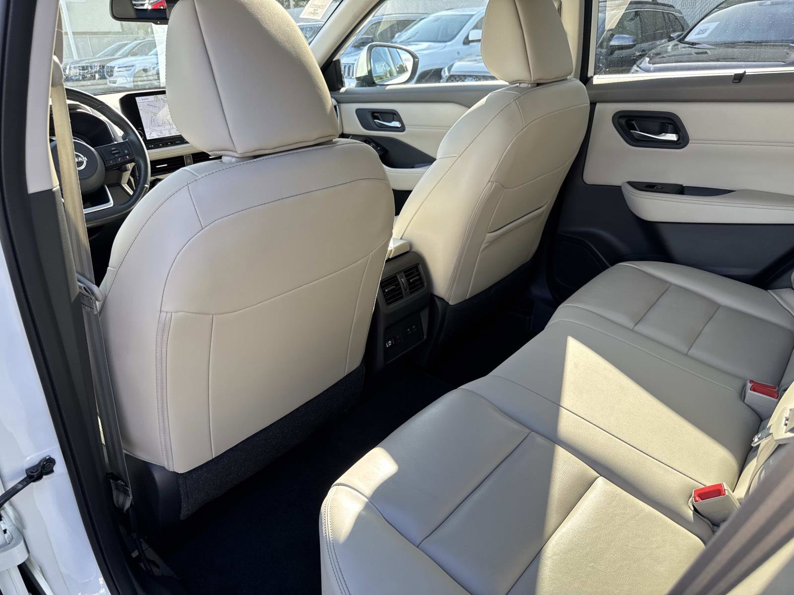 Used 2023 Nissan Rogue SL w/ SL Premium Package image 11